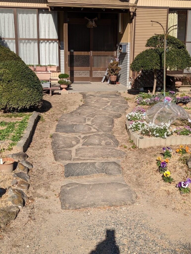 リフォーム前‐転びやすい石畳み