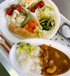 カレーとサラダ