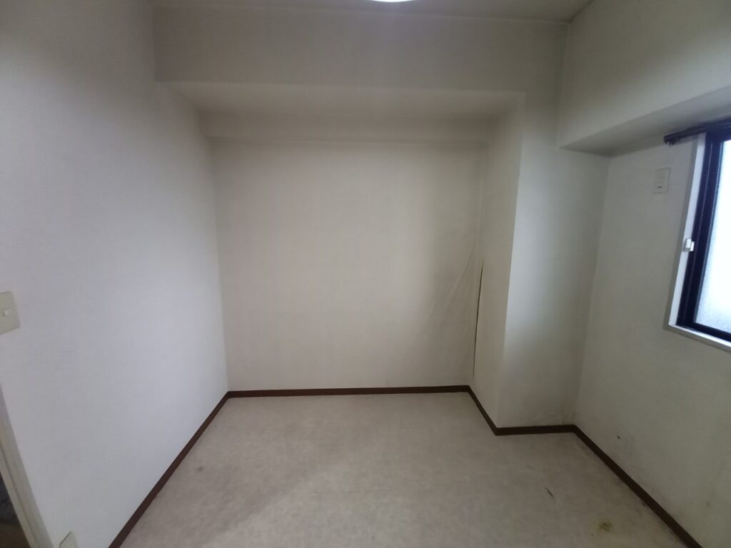 梁のある部屋