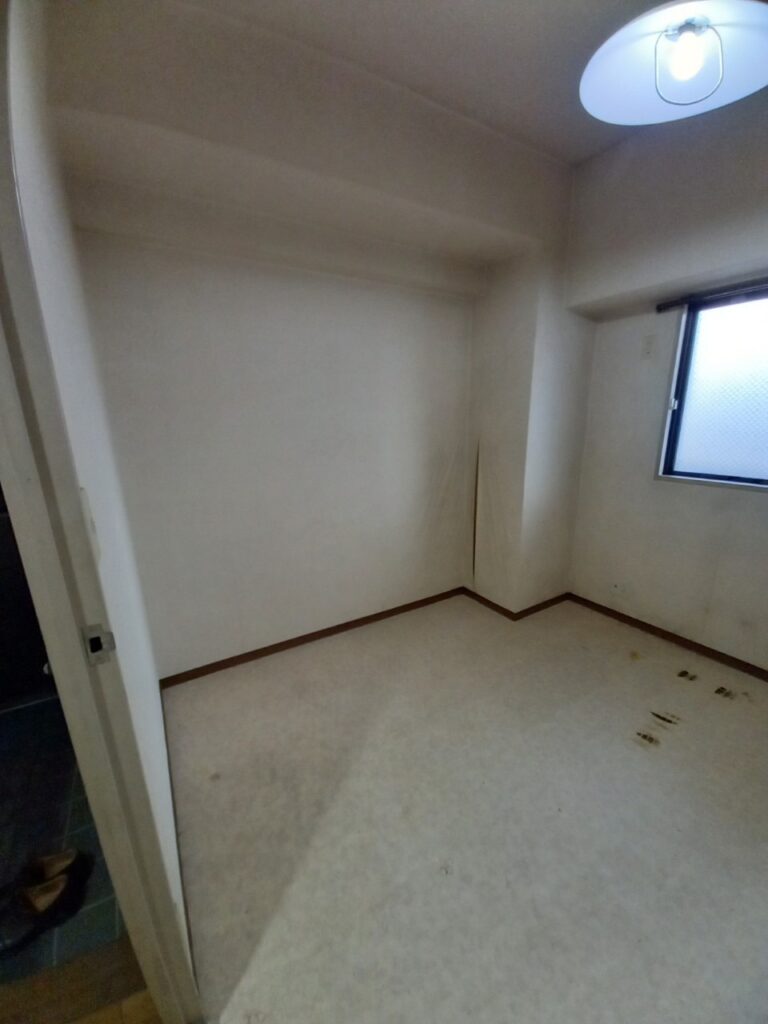梁のある部屋